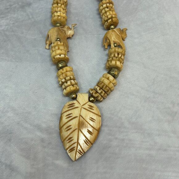 Vintage Necklace Carved African Theme Elephant Fish Leaf Pendant 14" Boho - Picture 2 of 6